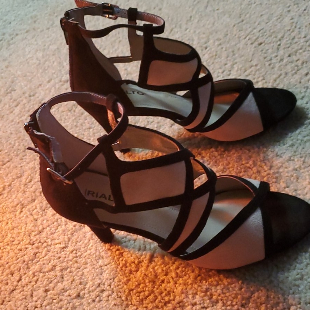 Stylish pumps - Picture 2 of 5